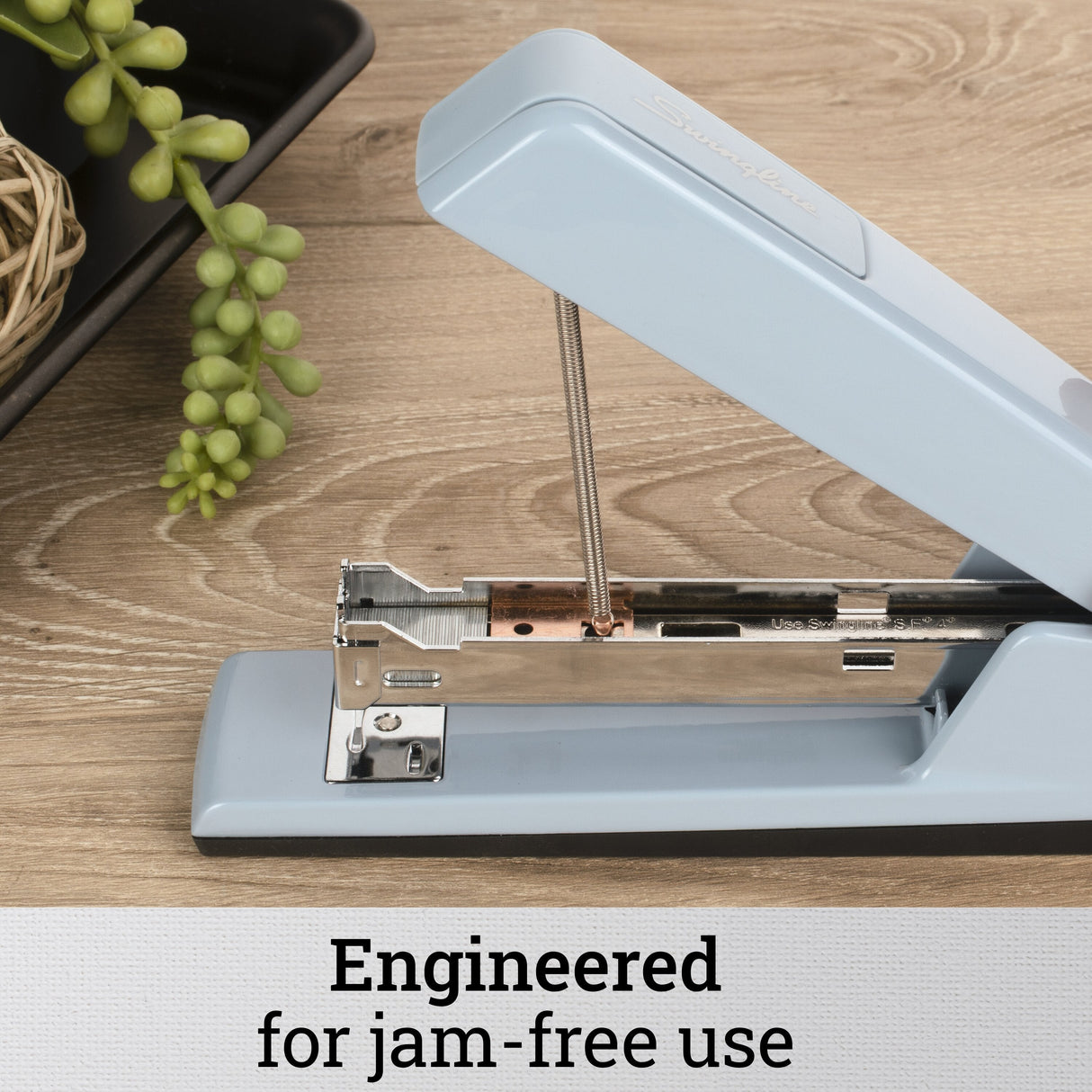 Swingline 747 Classic Stapler, 30 Sheets, Sky Blue